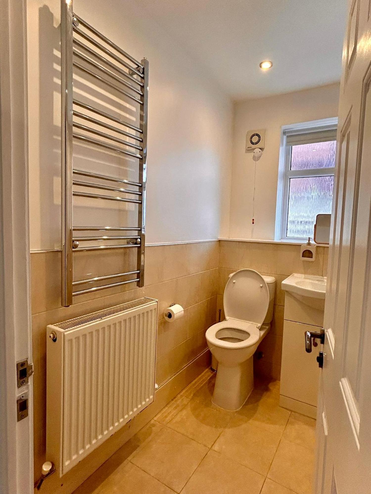 Nature Inspired Bungalow With 3 Rooms - 10 Mins From Manchester Airport Timperley Exterior photo