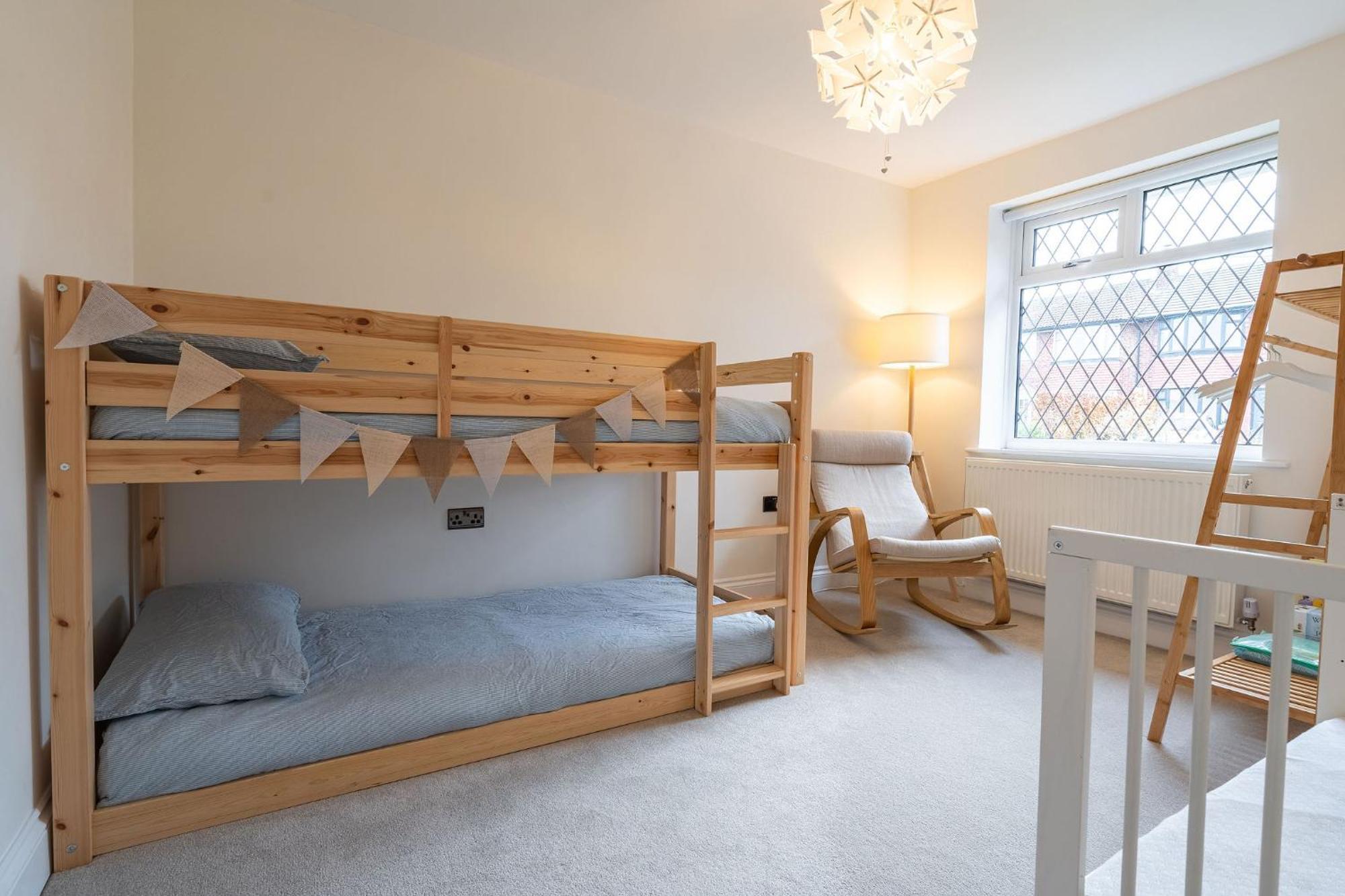 Nature Inspired Bungalow With 3 Rooms - 10 Mins From Manchester Airport Timperley Exterior photo